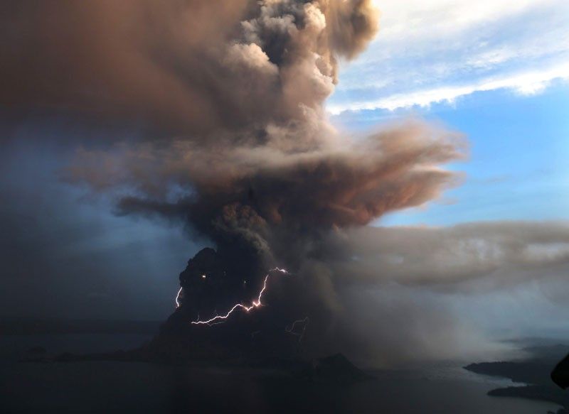 taal-volcano-experiences-minor-phreatomagmatic-eruption-early-wednesday